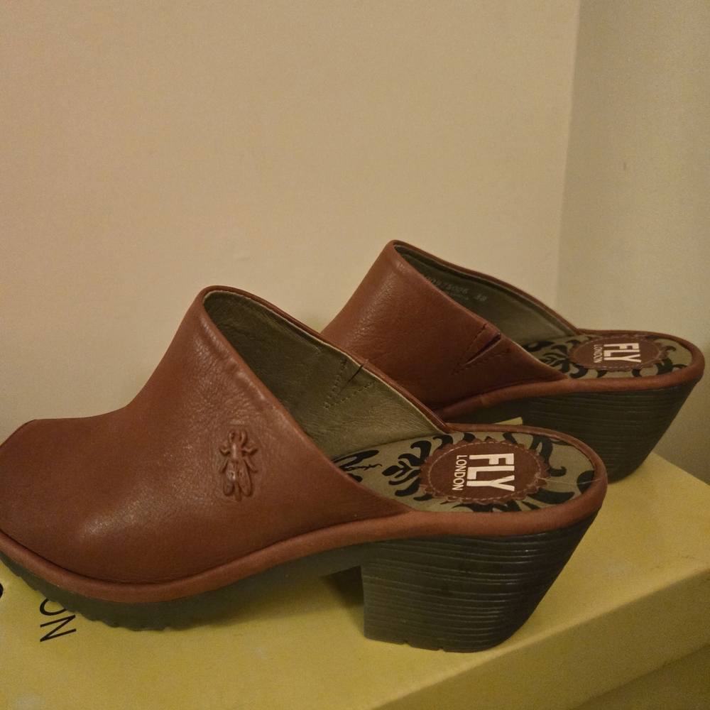 Fly London Women's Size 38 Raspberry Colored Leather Mules - Picture 3 of 7